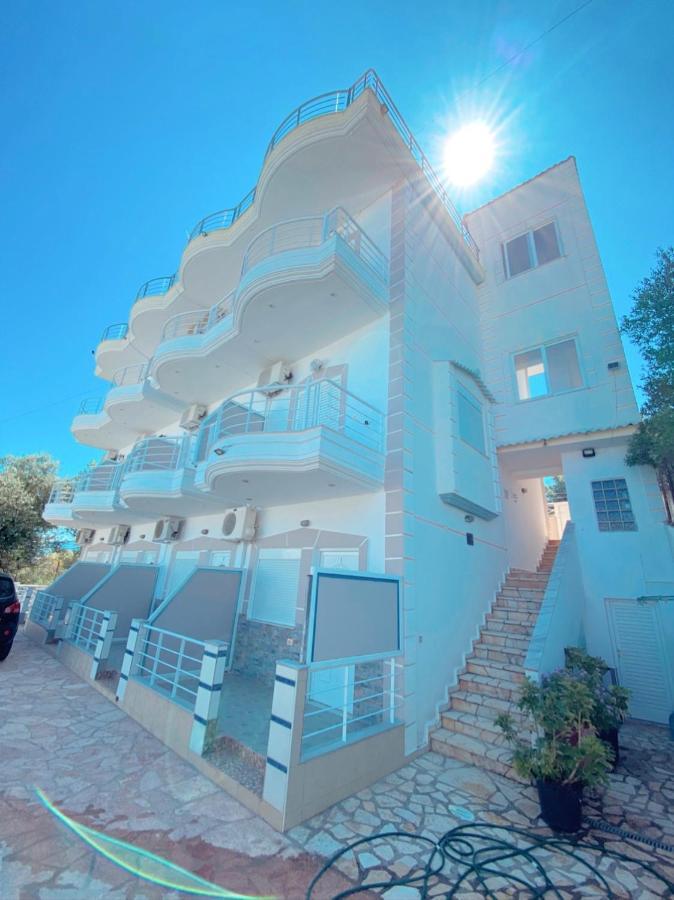 Henardi Apartments Ксамил Экстерьер фото